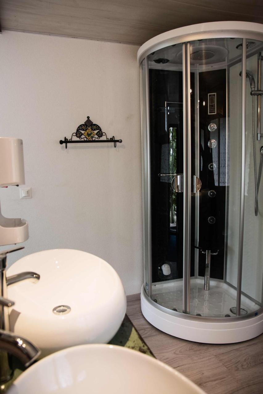 إيغل Crazy Lounge Bnb المظهر الخارجي الصورة